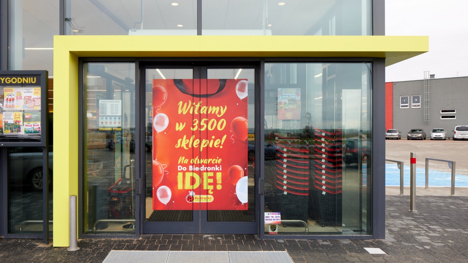 Biedronka zmienia godziny otwarcia sklepów. Kalendarz to po prostu wymusił