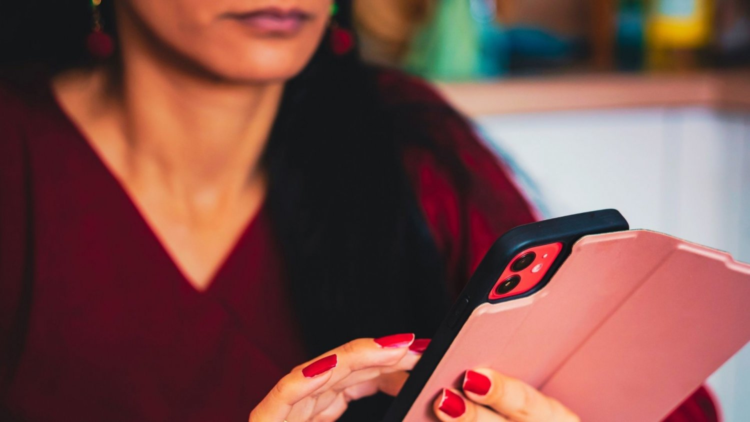 Weszła na WhatsAppa 10-letniej córki. Przeżyła szok, gdy zobaczyła, co wypisują dzieci