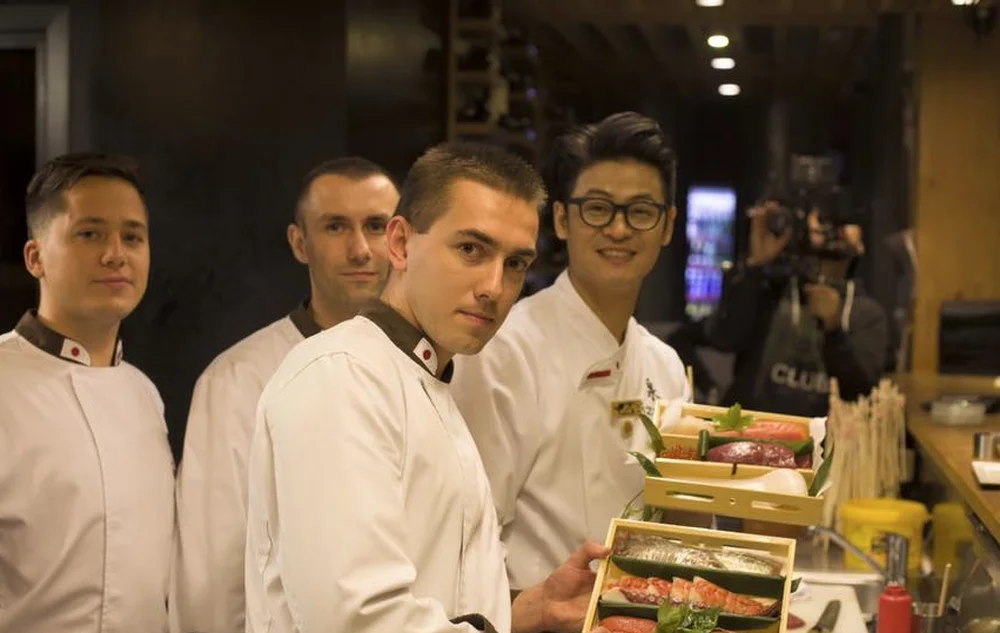 – Coraz więcej Polaków przychodzi do nas na święta – mówi Alon Thon z Izumi Sushi.