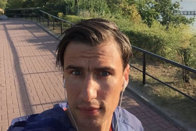 Jarosław Bieniuk - jak odnotowuje kolorowa prasa - jest do wzięcia.