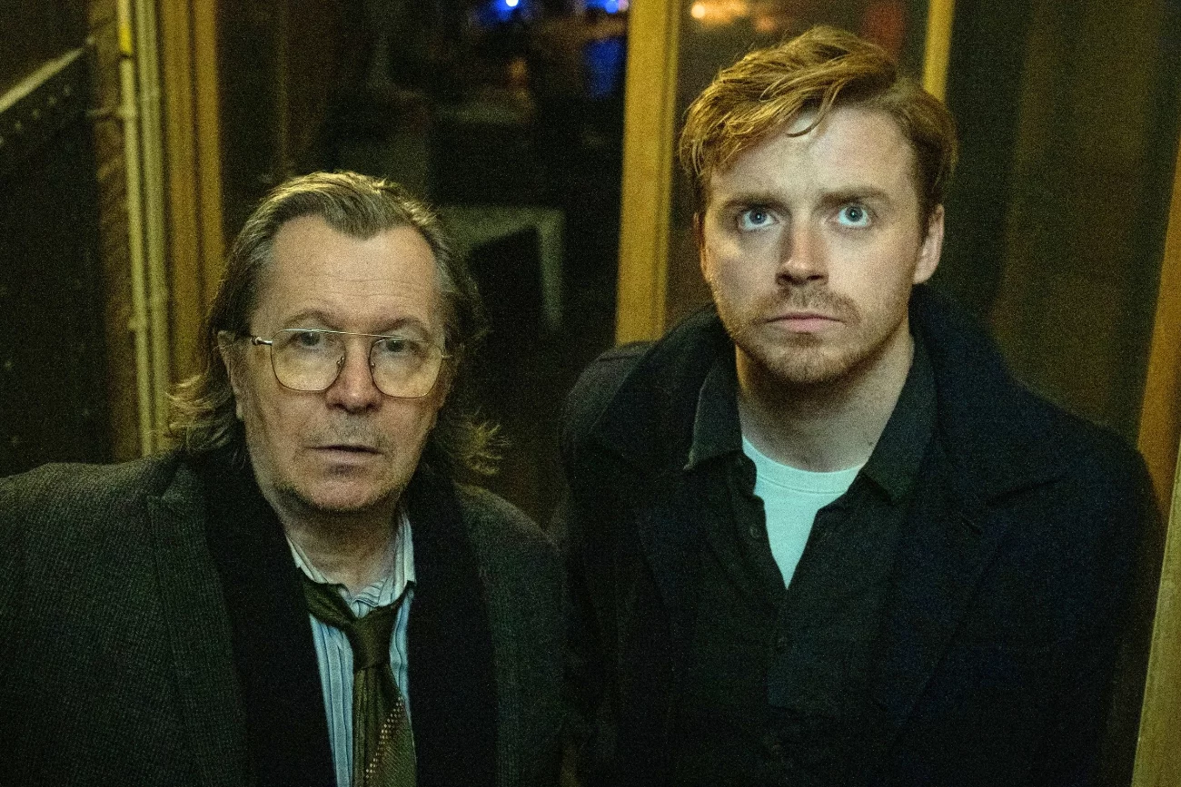 Gary Oldman i Jack Lowden w serialu "Kulawe konie"