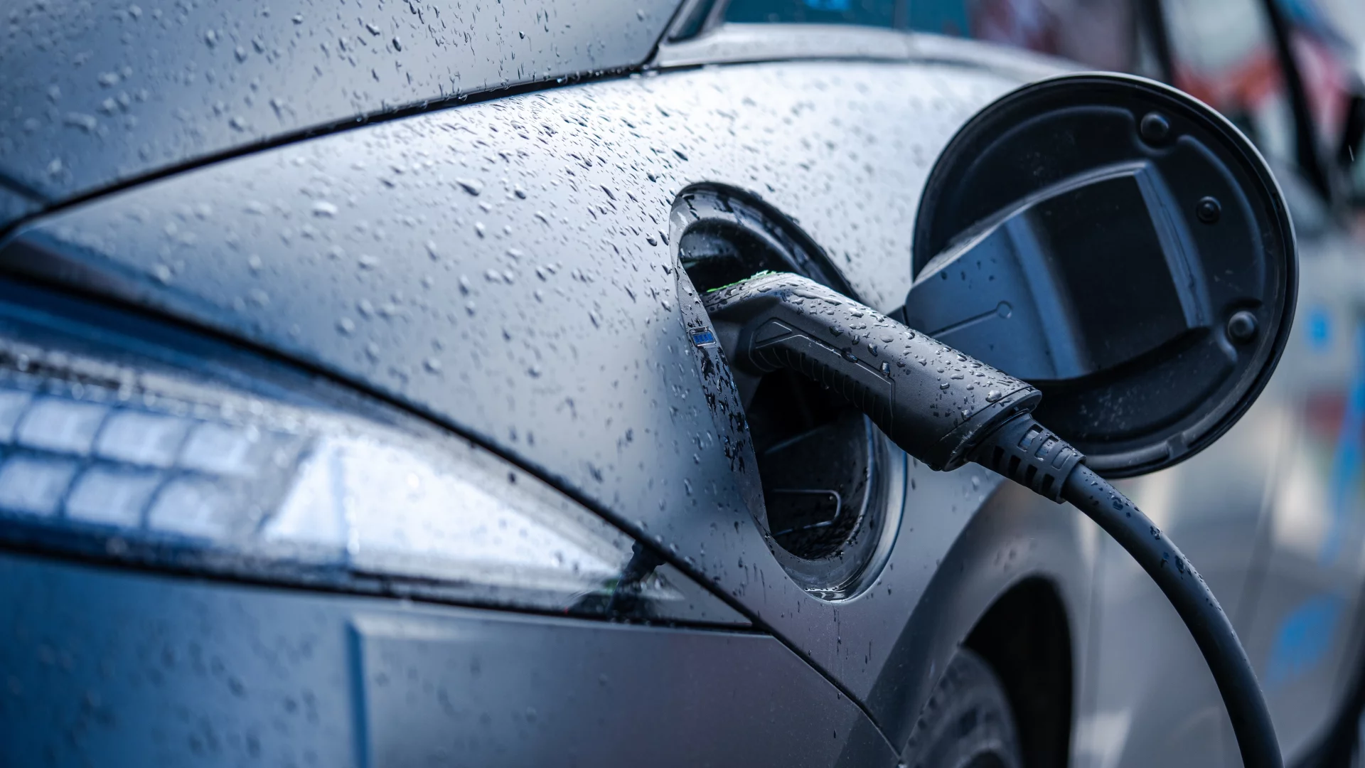 Kierowcy aut elektrycznych odetchną z ulgą. Prezydent podpisał kluczową ustawę