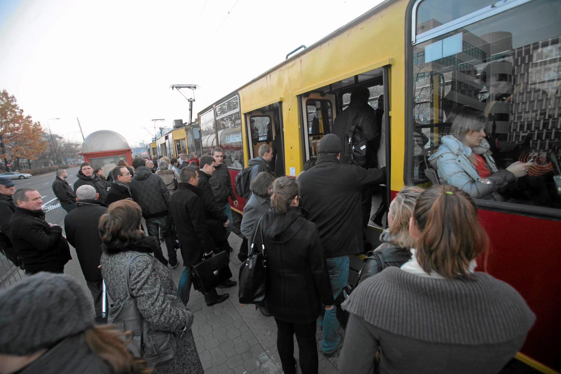 Tłok i korki na ul. Domaniewskiej to codzienność.