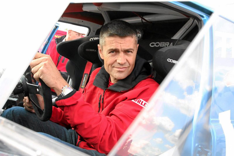 "Drzewa nie mogą rosnąć przy drodze" – pisze po tragicznym wypadku w Klamrach na Pomorzu Krzysztof Hołowczyc