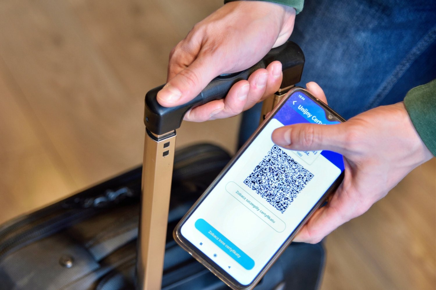 Certyfikat covidowy być może będzie z nami jeszcze rok.