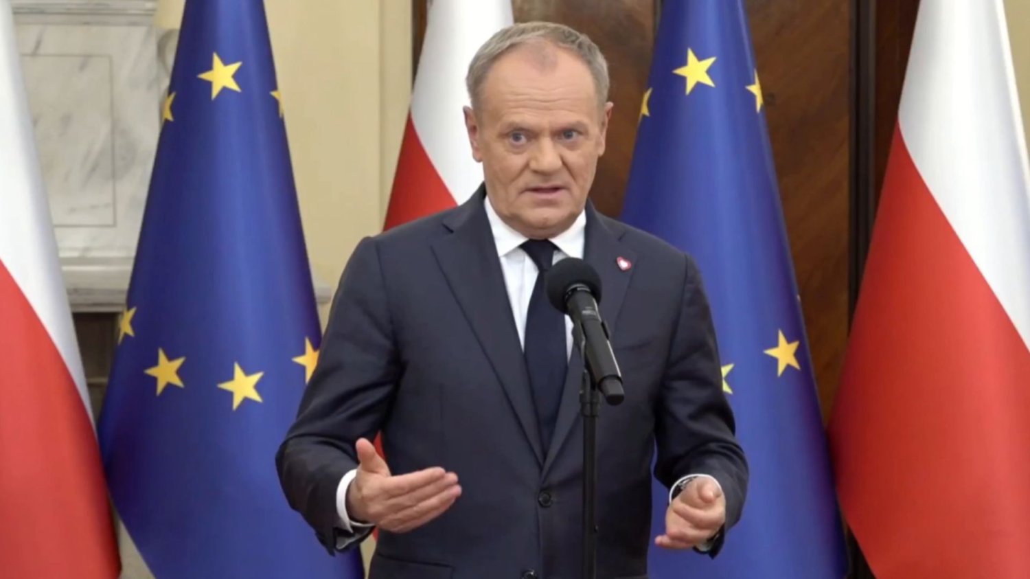 Donald Tusk o "SAFE 0 proc." Nawrockiego i Glapińskiego. Ostro nazwał go "SAFE 0 złotych" Donald Tusk podczas konferencji prasowej.