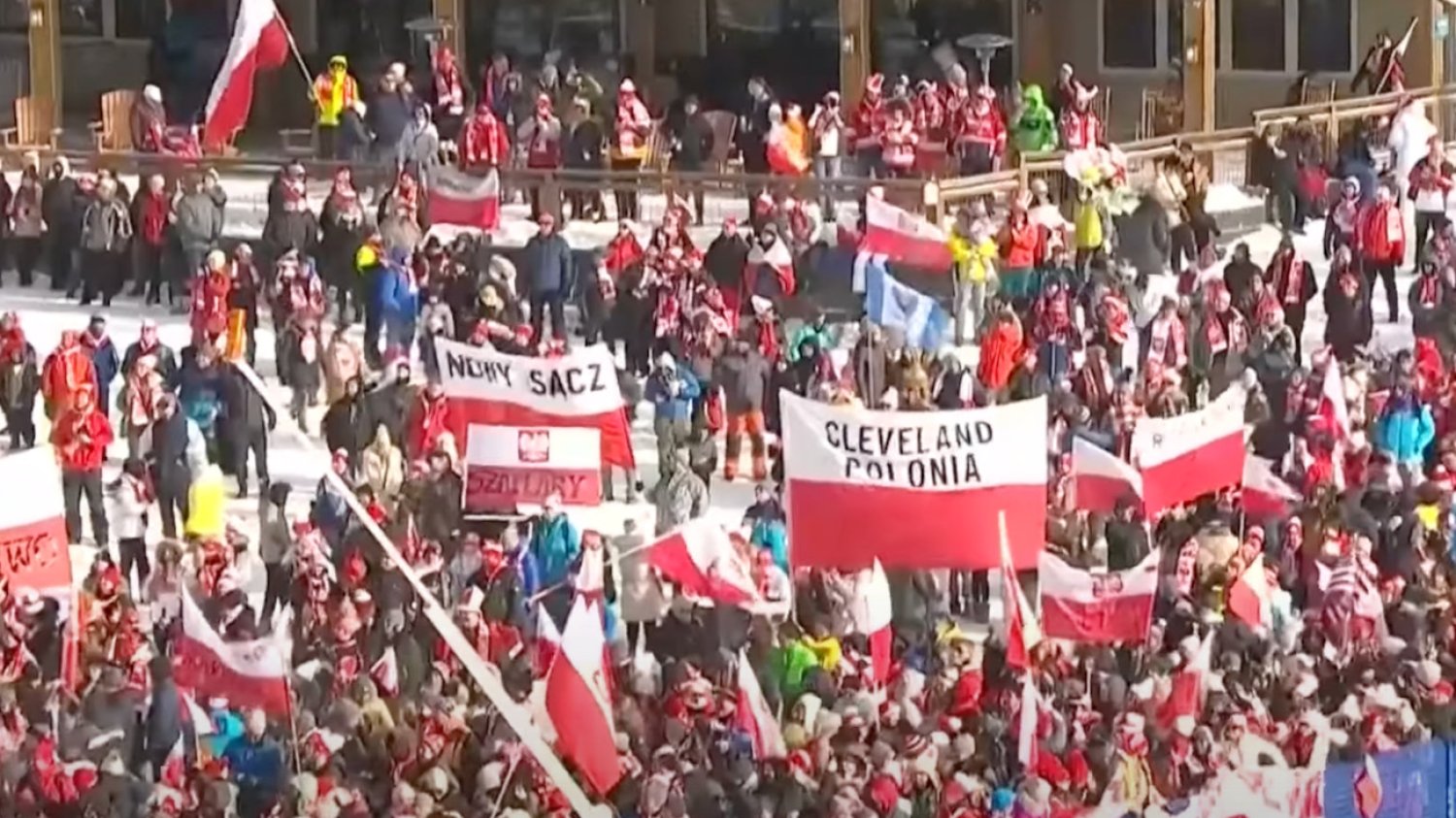 Kibice Biało-Czerwonych zdecydowanie zdominowali trybuny w Lake Placid, na terenie skoczni MacKenzie Intervale.