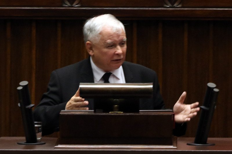 Jarosław Kaczyński przestrzega przed przyjęciem uchodźców i przywołuje przykład sytuacji w Szwecji.