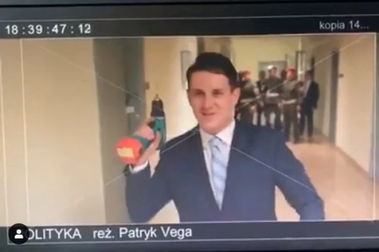 "Polityka" Patryka Vegi kończy się planszą z wyjaśnieniem.
