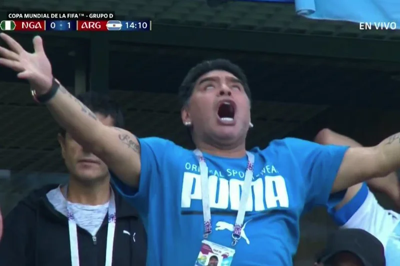 Diego Maradona w euforii po bramce Lionela Messiego.