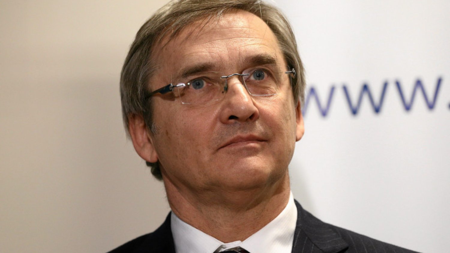 Dr Maciej Hamankiewicz, prezes Naczelnej Rady Lekarskiej wyjaśnia, dlaczego ludzie wierzą uzdrowicielom i ruchom antyszczepionkowym.