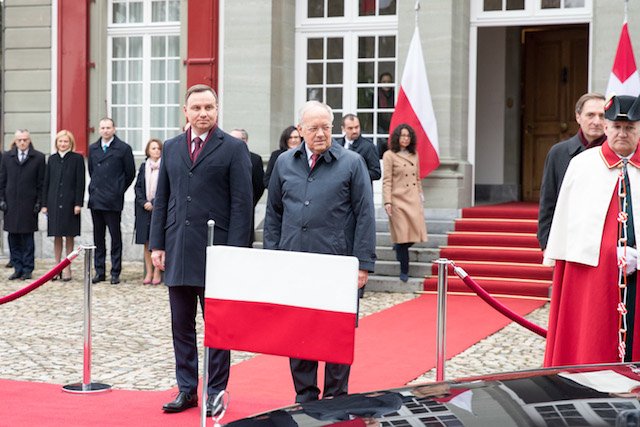 Ceremonia oficjalnego powitania Prezydenta RP przez Prezydenta Konfederacji Szwajcarskiej.