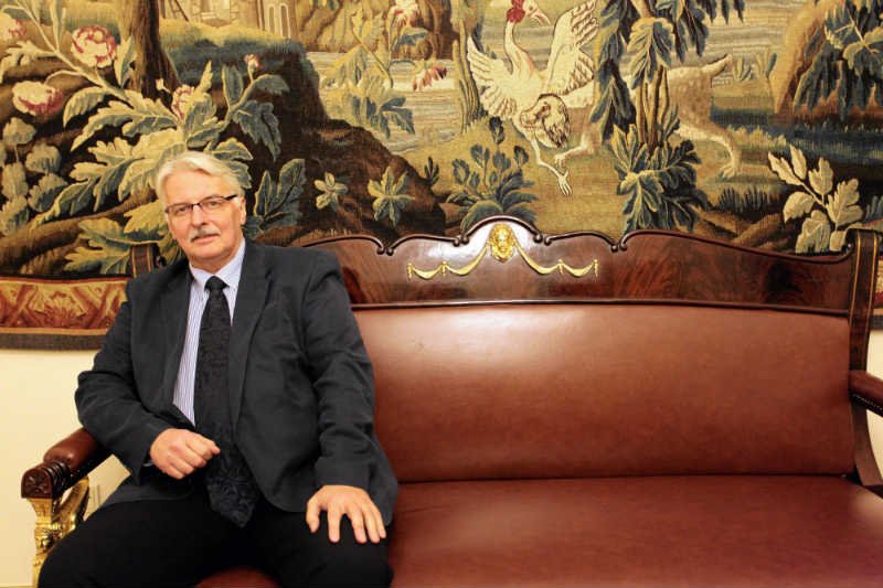 Minister spraw zagranicznych Witold Waszczykowski zamiast gasić pożary w zagranicznych mediach sam je roznieca.