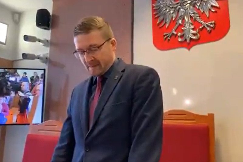 Sędzia Juszczyszyn nie przystąpił dziś do pracy z powodu... nagłej choroby innego sędziego.