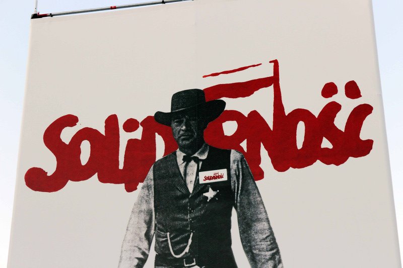 Młodzi nie potrzebują już związków zawodowych i "Solidarności"? Według wielu to już przeżytek.