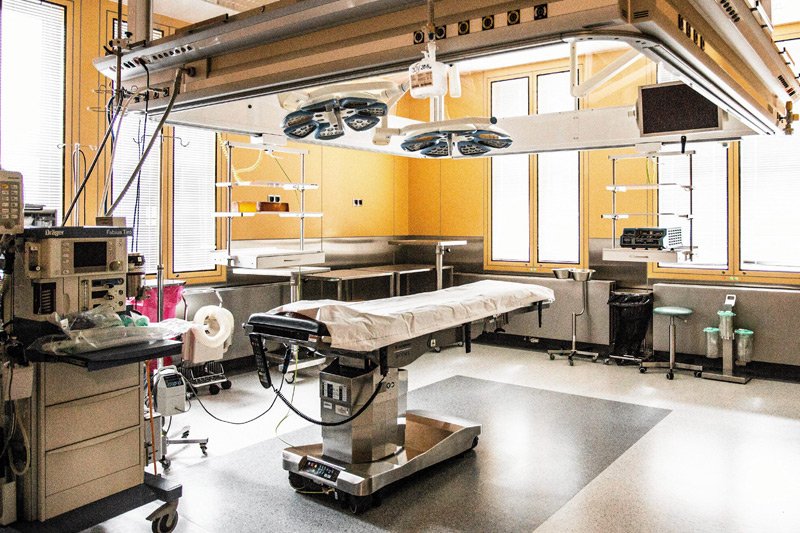 Świecące pustkami sale operacyjne na oddziałach transplantologi to nowy cel ortodoksyjnych lekarzy w Polsce.