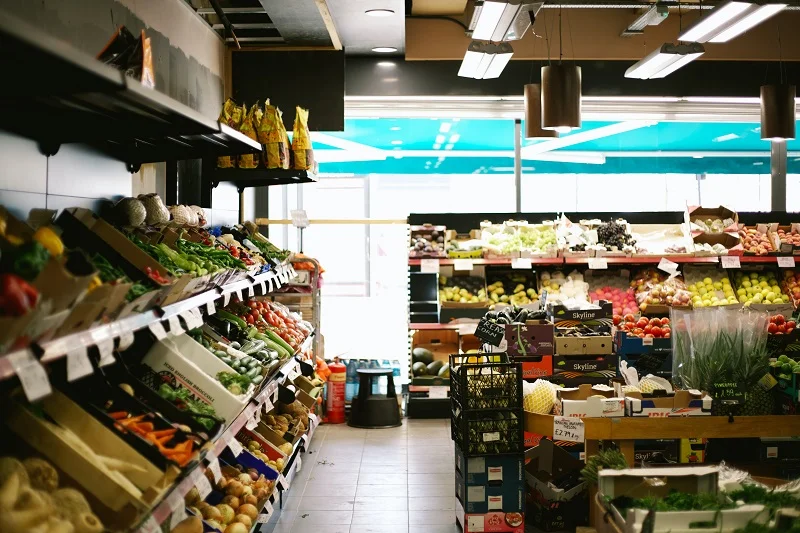 Znany biznesmen z Zamościa nieco ponad miesiąc przed śmiercią rozdawał produkty spożywcze ze swojego sklepu za darmo.