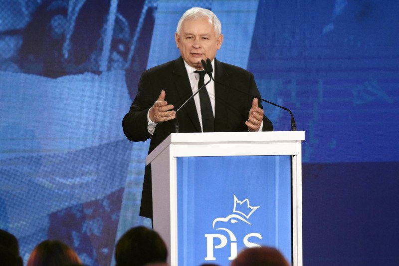 Wiele obietnic padło na ostatniej konwencji PiS. W sondażach jednak to niczego nie zmieniło – znów nastąpił spadek.