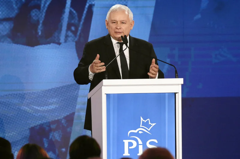 Wiele obietnic padło na ostatniej konwencji PiS. W sondażach jednak to niczego nie zmieniło – znów nastąpił spadek.