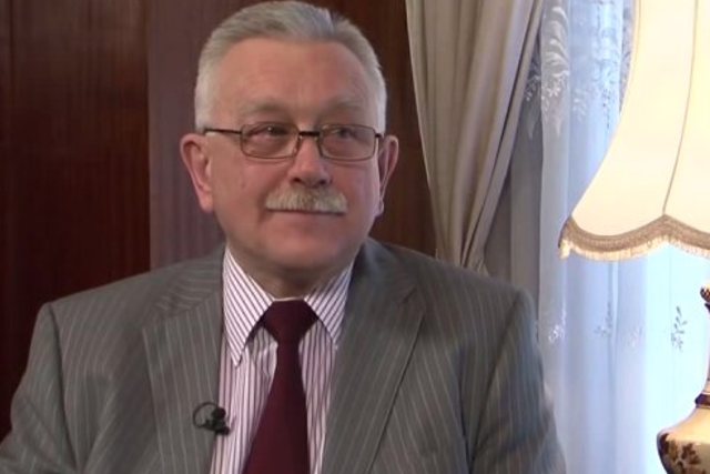 Rosyjski ambasador ma ciekawe teorie.