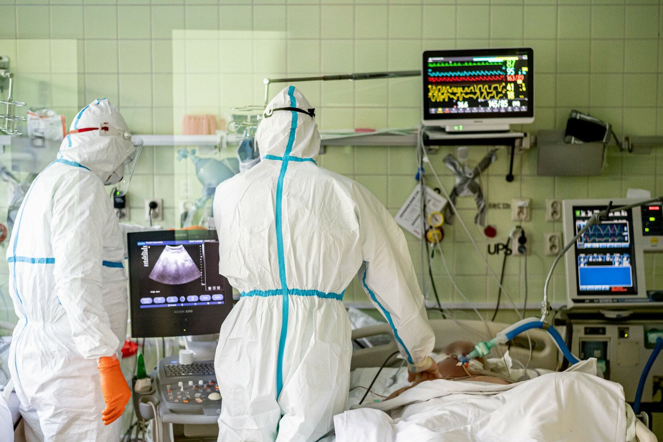 Rzecznik Ministerstwa Zdrowia Wojciech Andrusiewicz zapowiedział, że 4 listopada odnotujemy najwięcej zakażeń koronawirusem podczas czwartej fali pandemii.