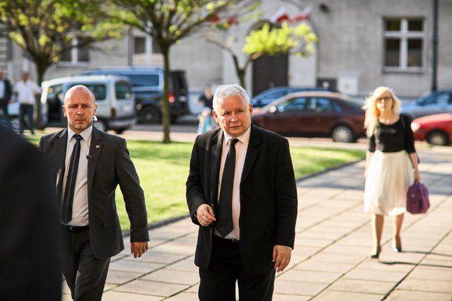 Gdy w Senacie trwały błyskawiczne prace nad ustawą o Sądzie Najwyższym, a w całym kraju odbywały się protesty w obronie sądów, Jarosław Kaczyński był w Krakowie.