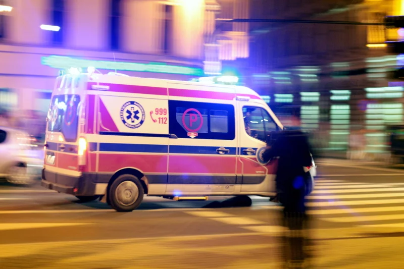 Poraż k. Sanoka: Kierowca audi potrącił dwie 14-latki i uciekł, jedna z nich zmarła.