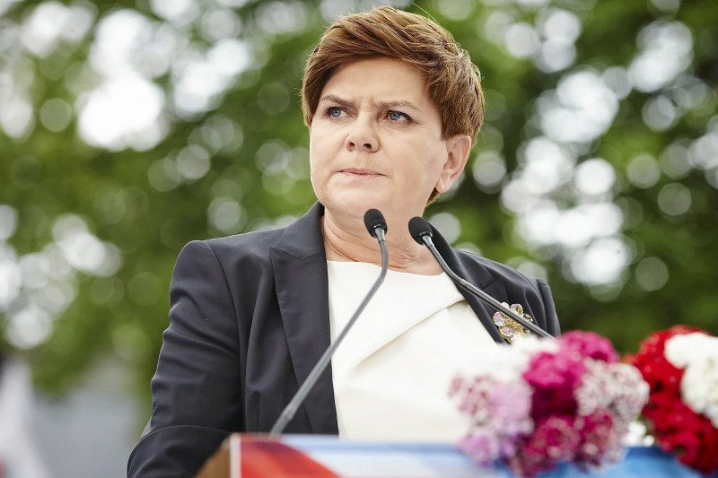 Rozszerzenie referendum o dodatkowe pytania niemożliwe? Konstytucjonaliści o pomyśle Beaty Szydło