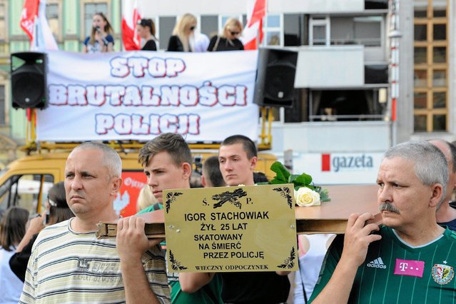 Po śmierci Stachowiaka miały być w policji zwolnienia dyscyplinarne. Były zaświadczenia lekarskie i brak odpowiedzialności.