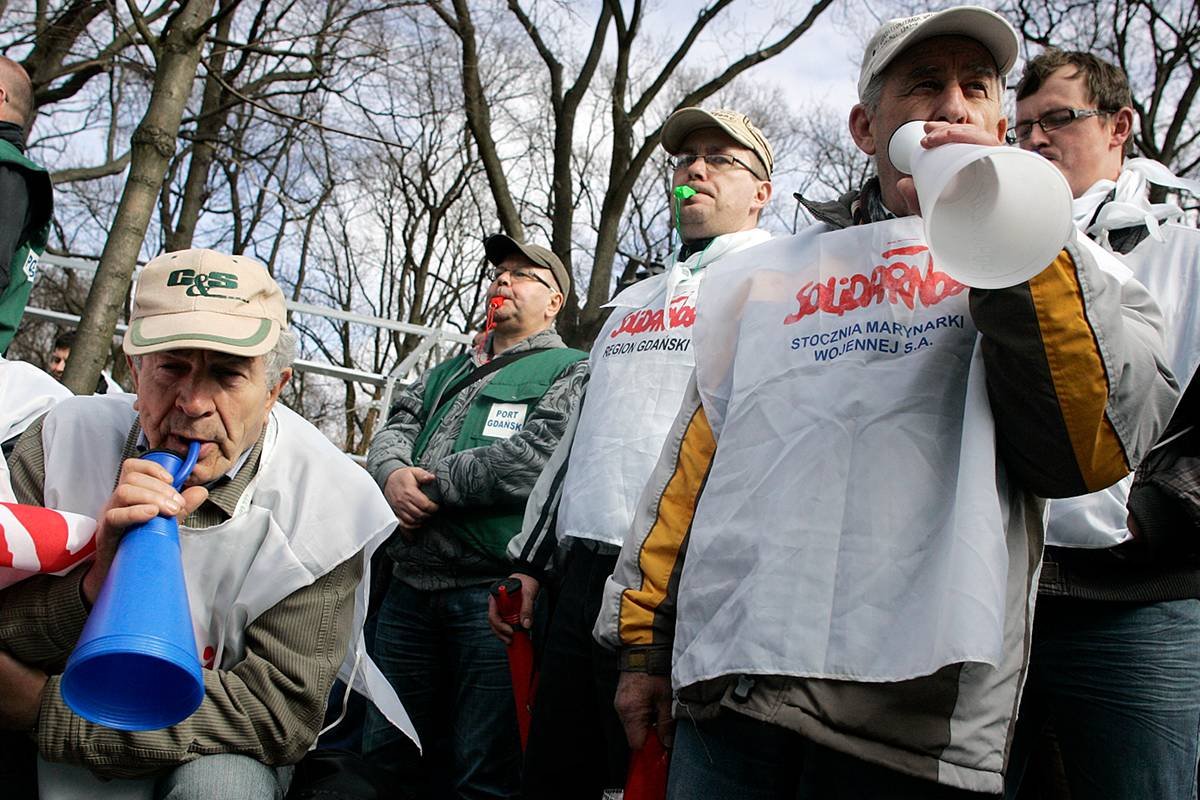 27 marca 2012, Warszawa. Protest związkowców przeciwko podniesieniu wieku emerytalnego.