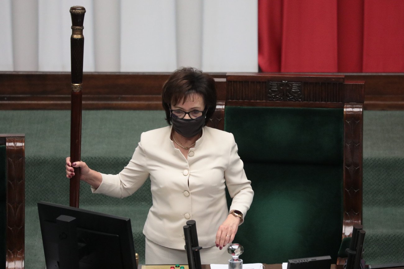 Elżbieta Witek zarządziła reasumpcję głosowania nad odroczeniem obrad Sejmu.