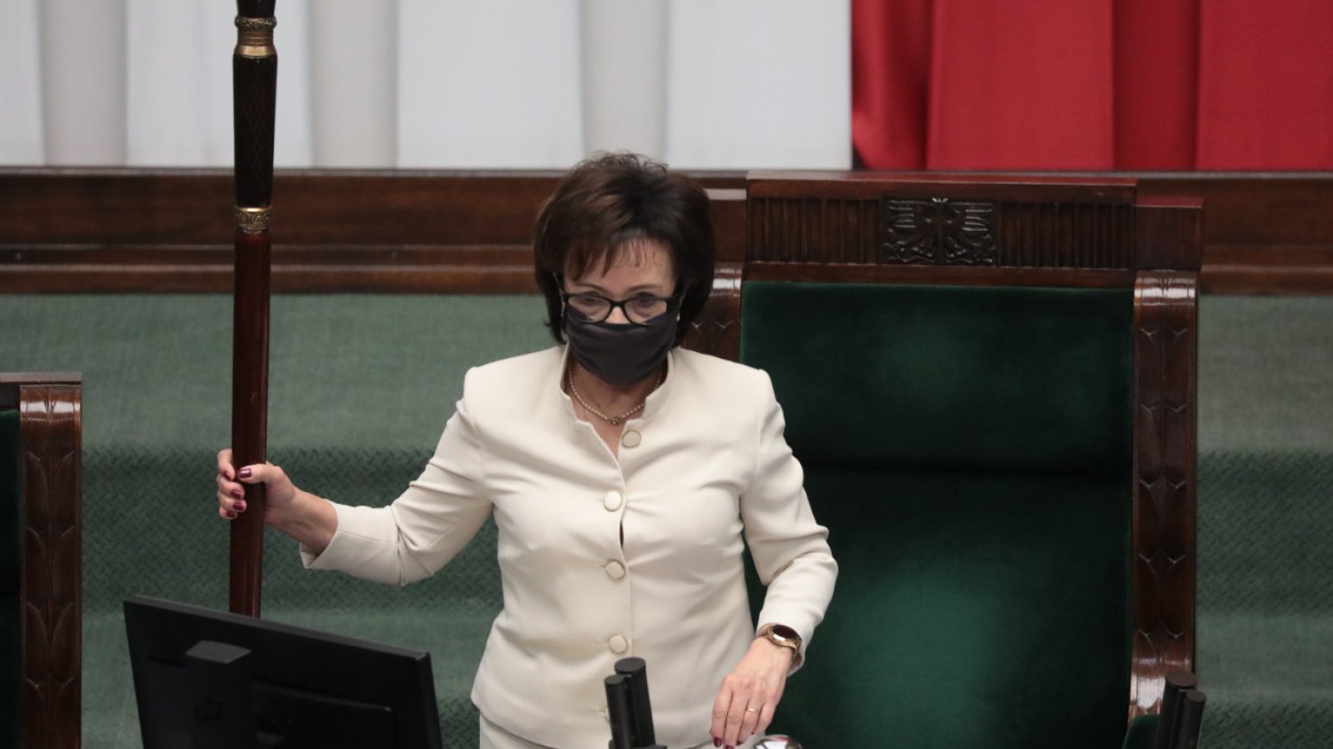 Elżbieta Witek zarządziła reasumpcję głosowania nad odroczeniem obrad Sejmu.
