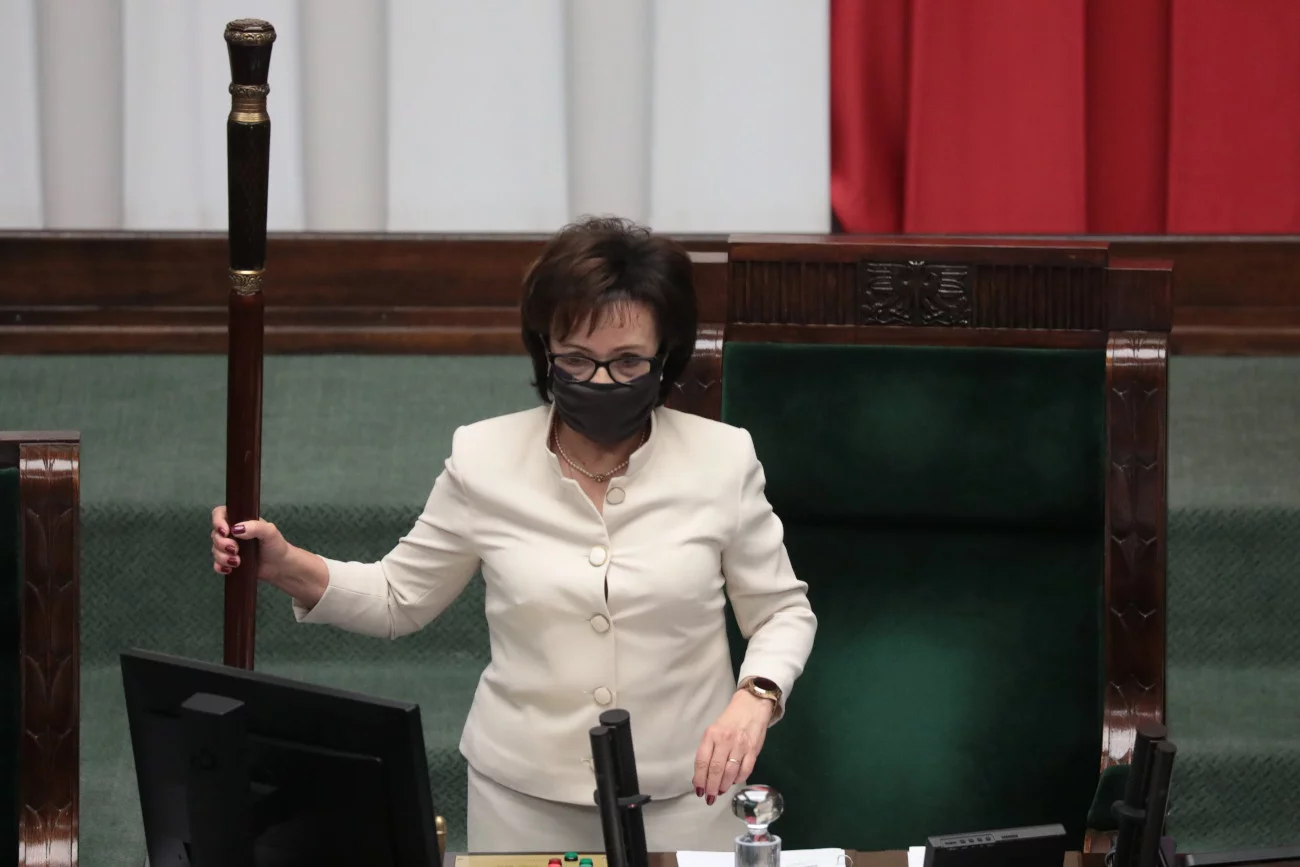 Elżbieta Witek zarządziła reasumpcję głosowania nad odroczeniem obrad Sejmu.