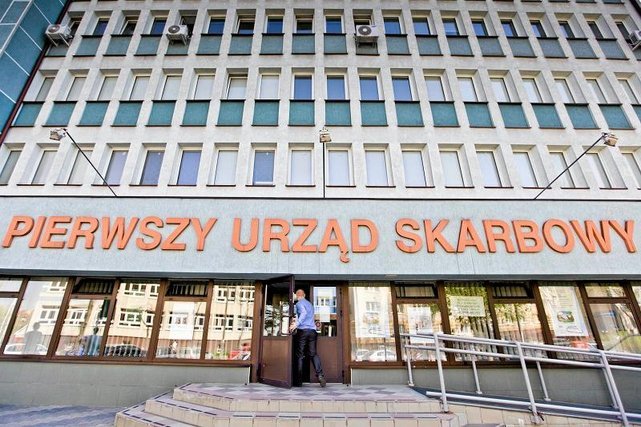 Zarobki w administracji publicznej są wynikiem uznaniowości i siły politycznej szefa.