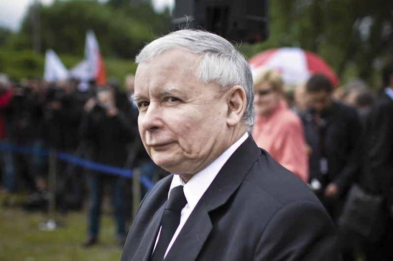 Jarosław Kaczyński chce likwidacji gimnazjów. Zamierza opodatkować banki i hipermarkety oraz zlikwidować NFZ