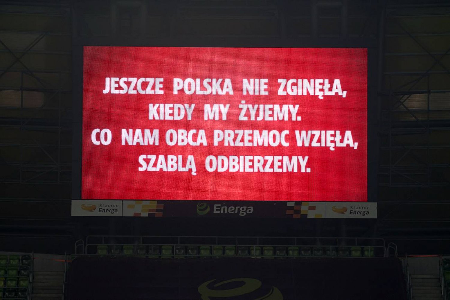 Rząd PiS planuje zmiany w oficjalnej treści "Mazurka Dąbrowskiego". W naTemat.pl publikujemy treść hymnu Polski uwzględniającą proponowane zmiany