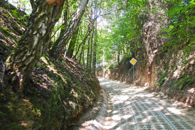 Wybetonowany wąwóz jest powodem do radości dla wojewody lubelskiego. Turyści mają jednak inne zdanie na ten temat.