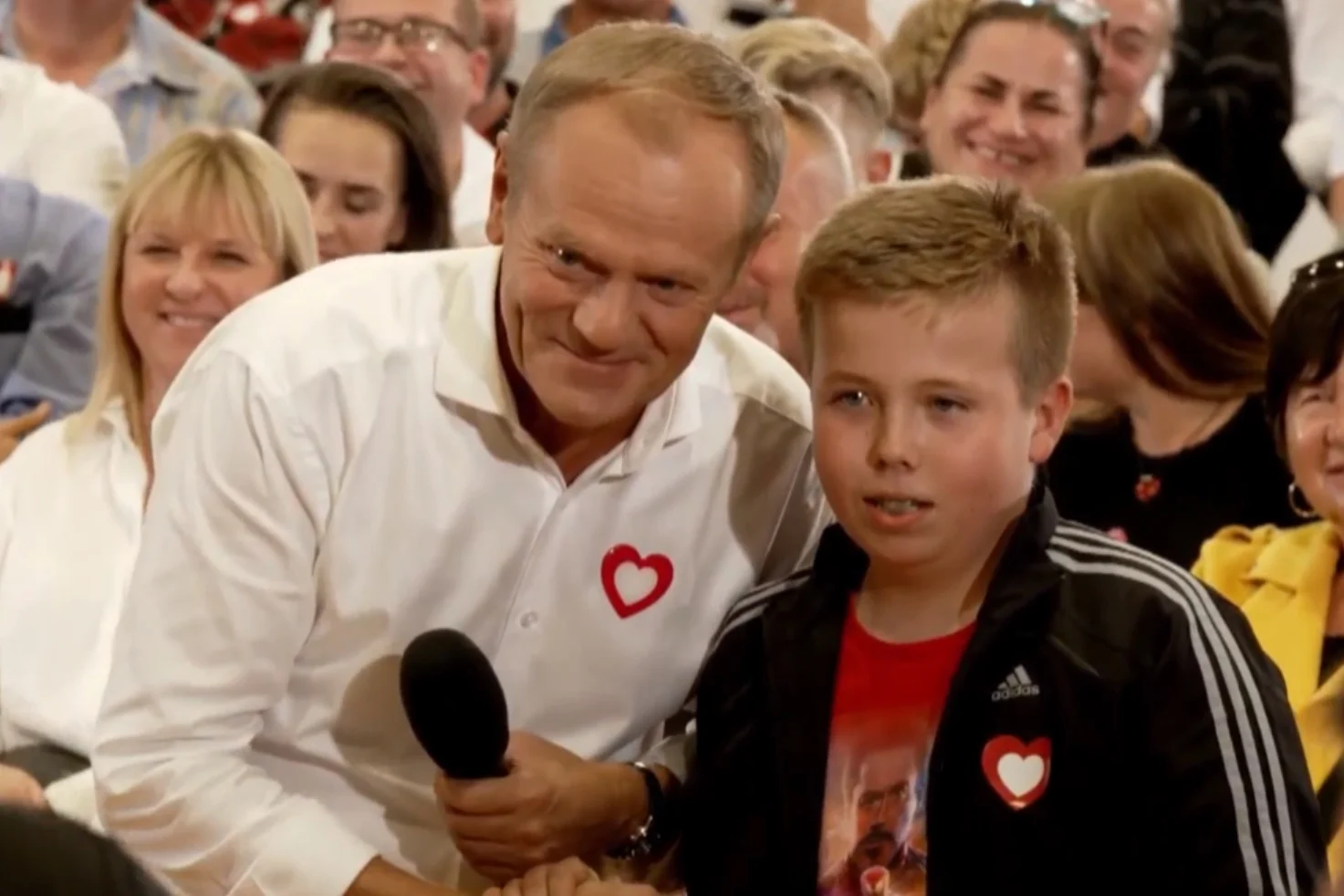 Ośmioklasista Oskar na spotkaniu z Tuskiem. Zadał bardzo ważne pytanie.