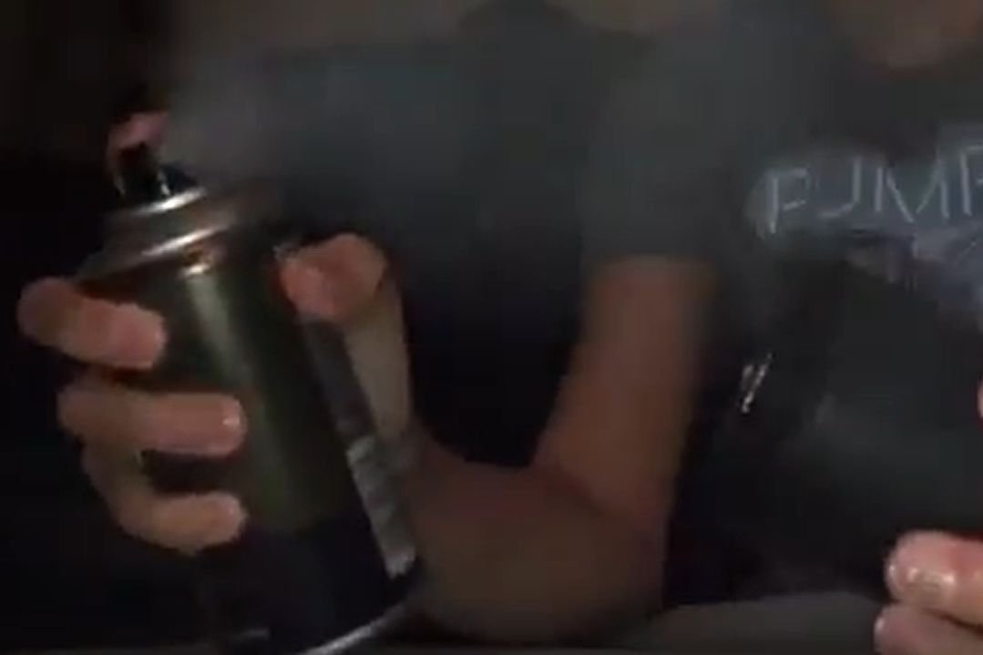 Nastolatki wdychają opary z dezodorantów. Powoduje to krótkotrwały haj, ale jest śmiertelnie niebezpieczne