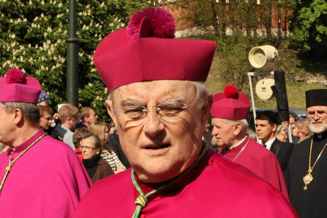 Abp Henryk Hoser zaapelował do lekarzy, by podpisywali "Deklarację wiary"