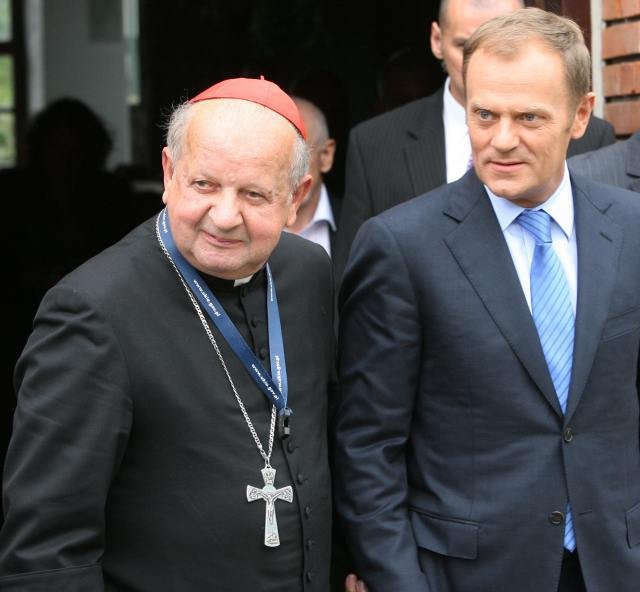 Premier z Kardynałem ręka w rękę - to już przeszłość?
