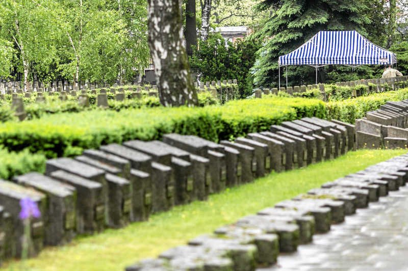 MON ogranicza pogrzeby komunistów na Powązkach Wojskowych. Na zdjęciu przygotowania do pogrzebu gen. Wojciecha Jaruzelskiego.