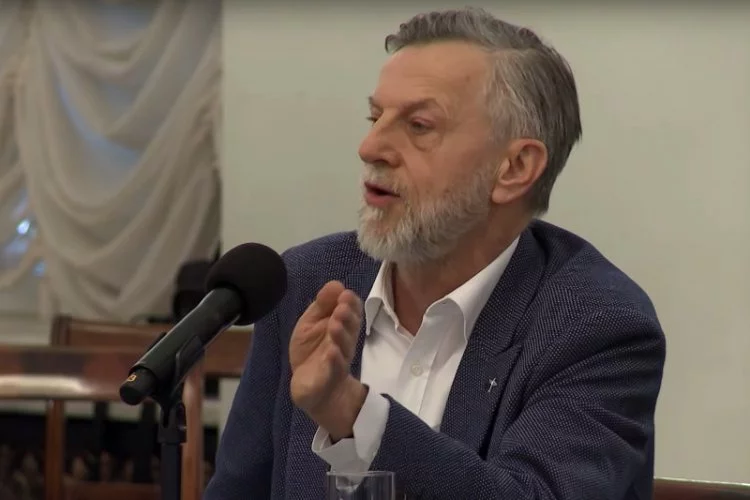 Andrzej Zybertowicz poleca bywalcom siłowni przerzucić się na jogę