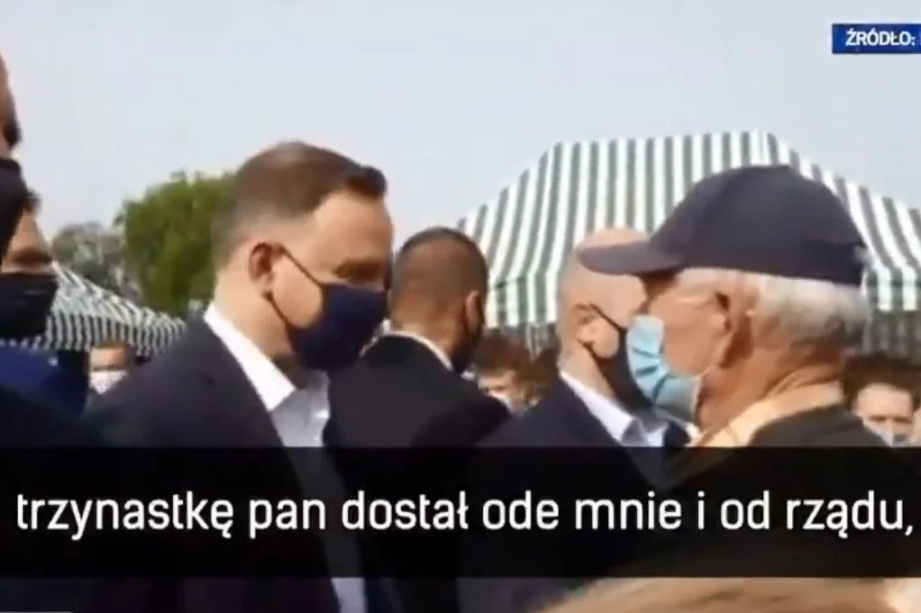Andrzej Duda stwierdził w Garwolinie, że 13. emeryturę jego rozmówca dostał od niego i rządu. Andrzej Duda w Garwolinie przekonywał emeryta, że 13-tkę zawdzięcza jemu i rządowi.