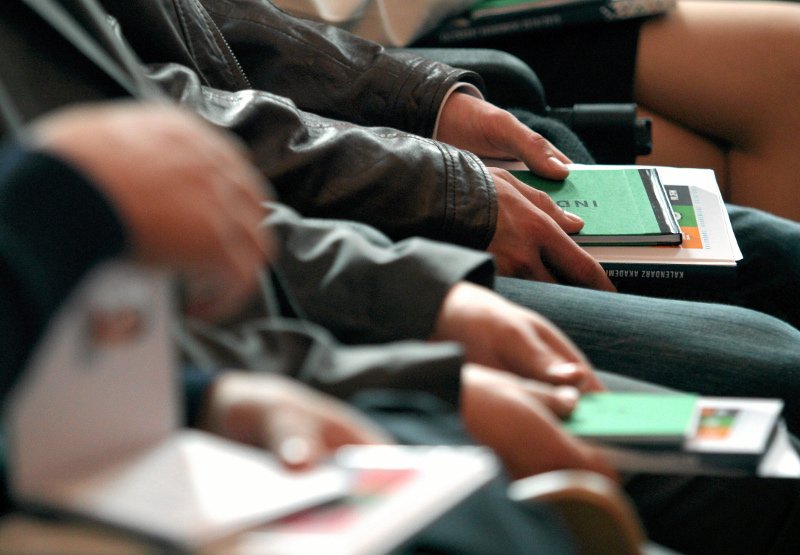 Coraz mniej osób decyduje się na studia.