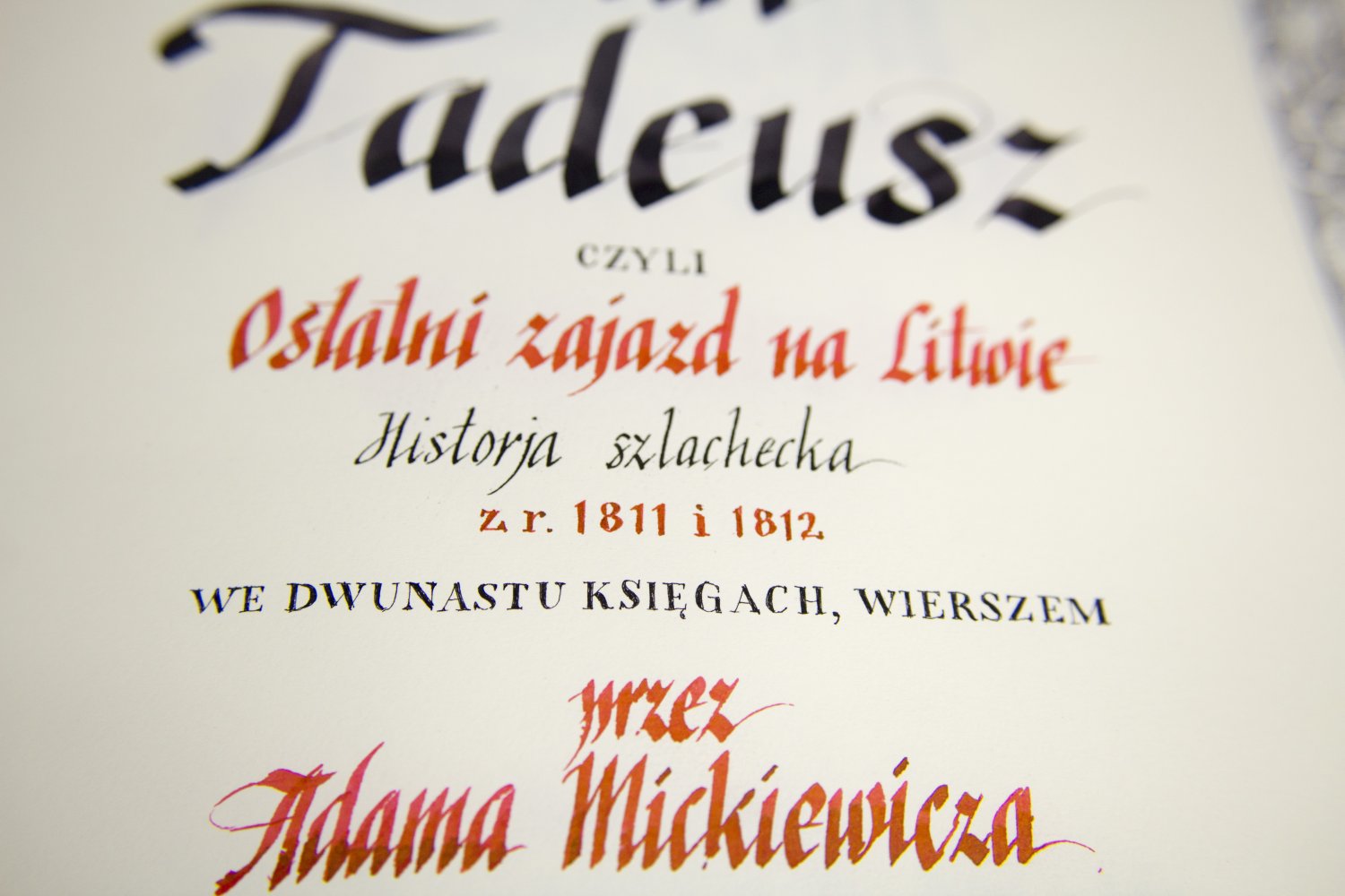 Pasjonat własnoręcznie przepisał całego "Pana Tadeusza". Zajęło mu to rok.