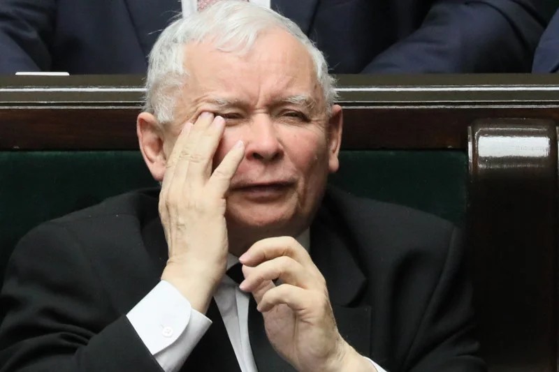 "Gazeta Wyborcza" pisze, że Jarosław Kaczyński był na granicy furii, gdy Andrzej Duda zażądał dymisji prezesa TVP.