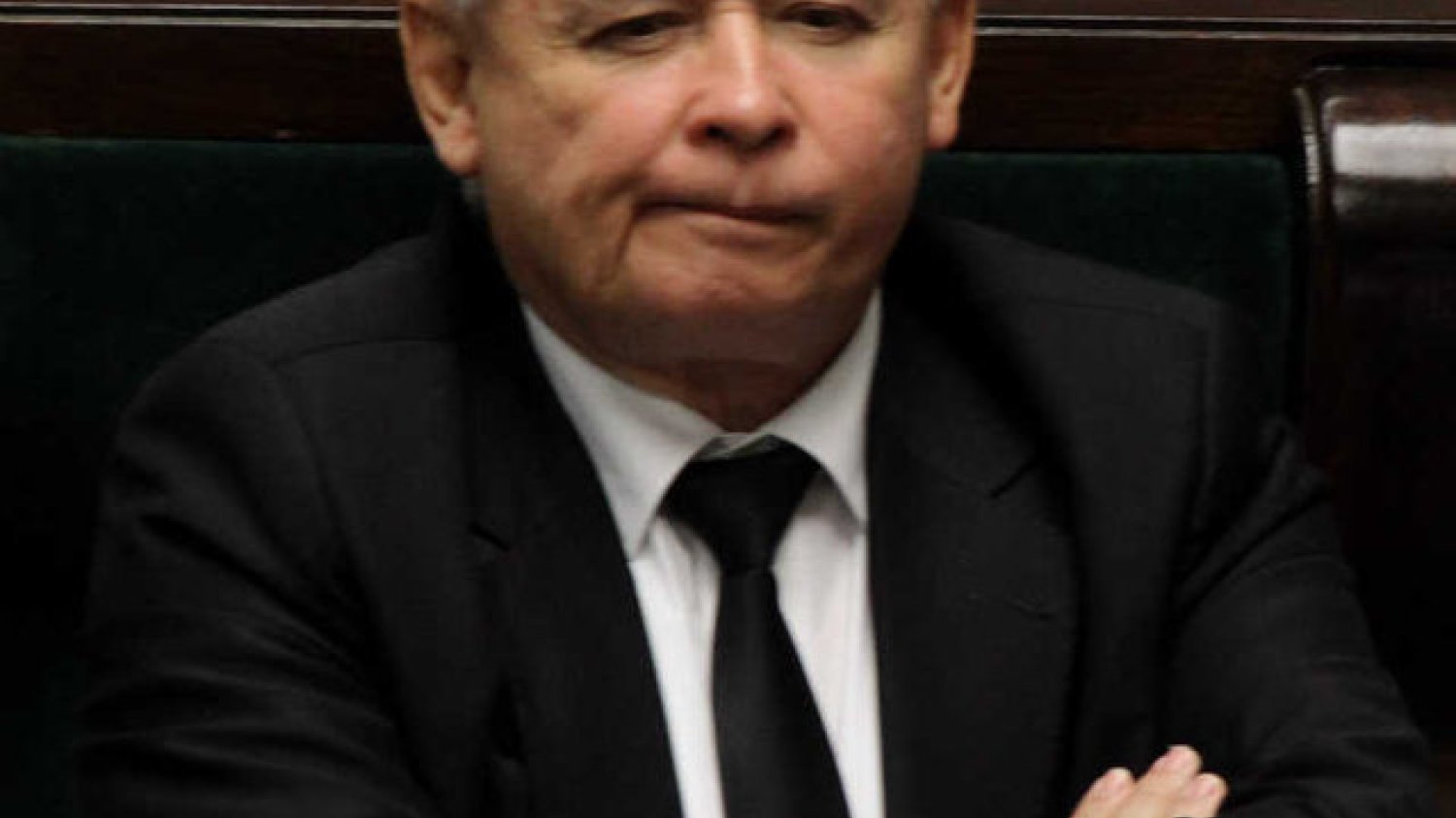 Jarosław Kaczyński miał się zwrócić w wulgarny sposób do posła Michała Szczerby. Według reportera Polsatu powiedział do niego "Idź stąd, gówniarzu!".