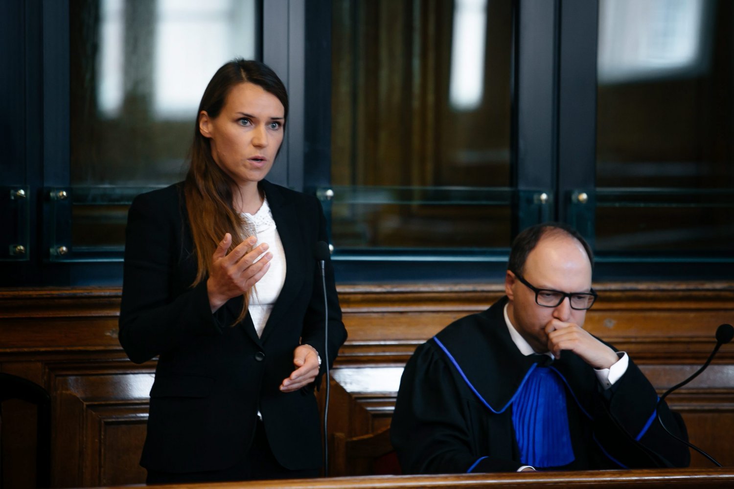 Posłanka PO Agnieszka Pomaska zaskarżyła w sądzie radną PiS Annę Kołakowską za wpis "Trzeba to coś złapać i ogolić na łyso". Prokuratura umorzyła śledztwo.