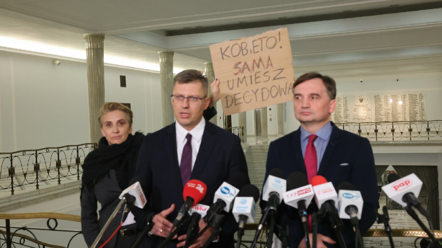 Scheuring-Wielgus zakłóciła konferencję Ziobry. "Sama umiesz decydować"